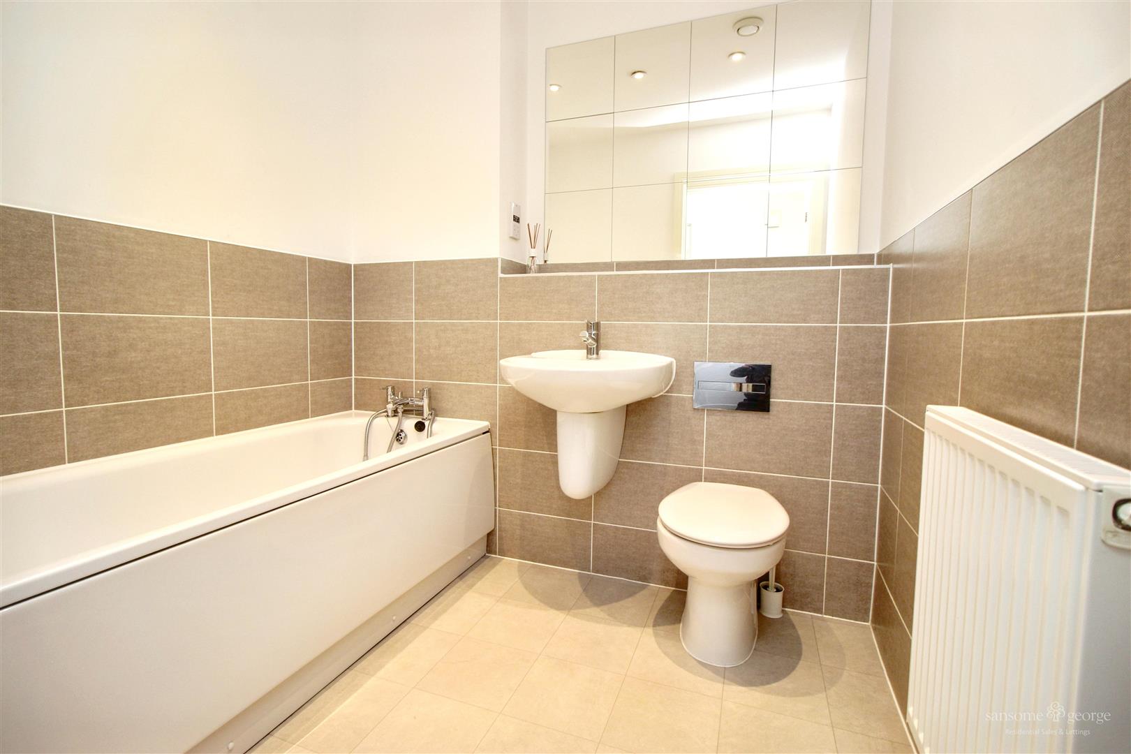 2 bed property in Wildflower Drive, Reading